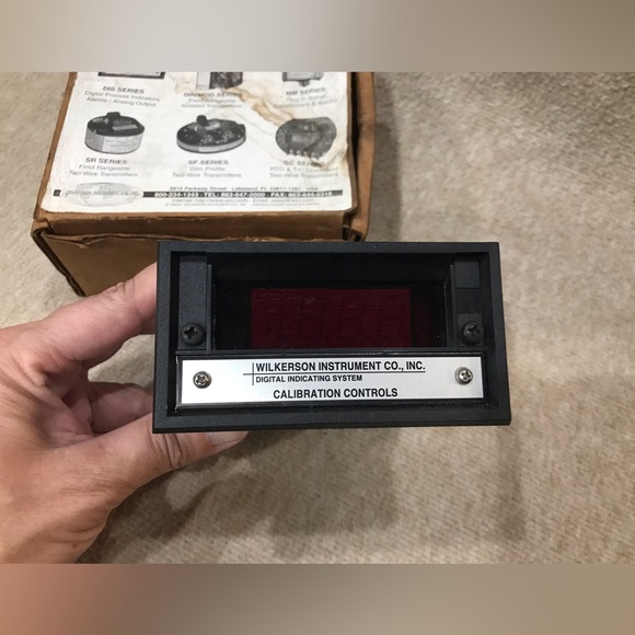 Wilkerson DIS471 Process Indicator 115VAC 420mADC
Digital 
Calibration Controls - Picture 5 of 13